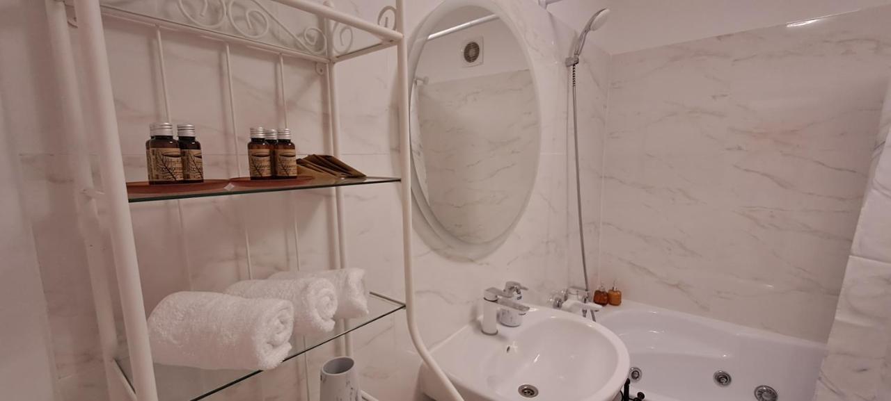 Cotroceni Accommodations Upstairs Bucureşti Eksteriør bilde